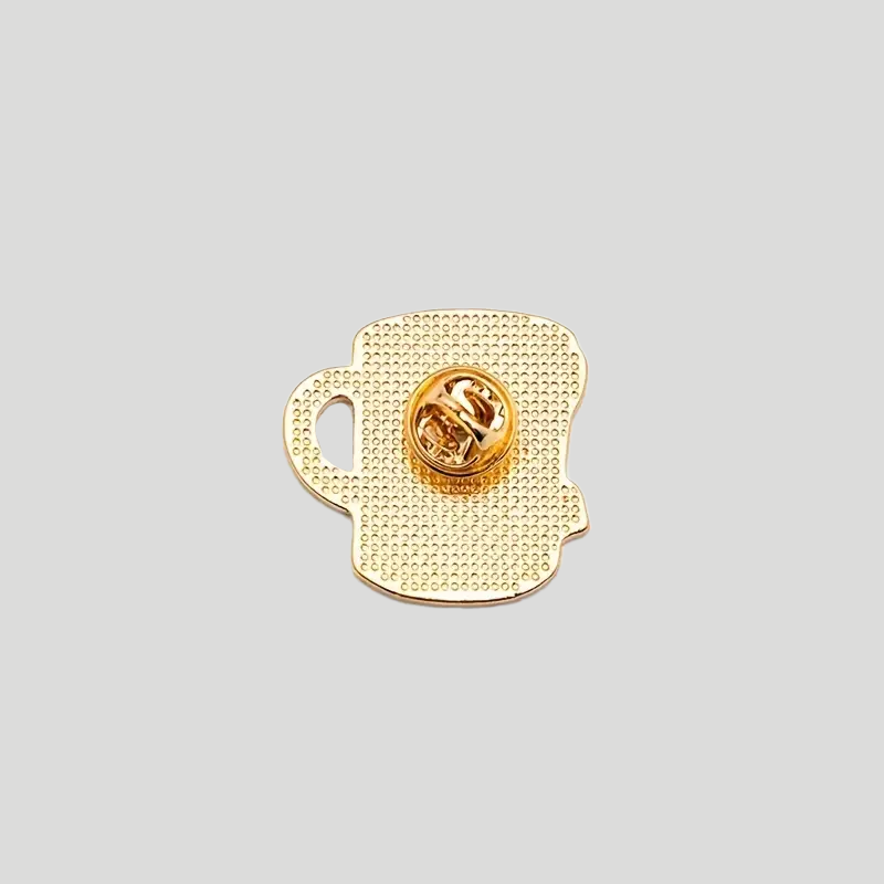 Emaille-Anstecknadel „Fueled By Tea“ (Teetasse)
